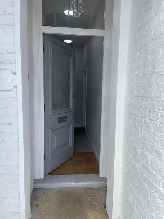 Stylish 1 Bed Flat With Private Terrace In Wimbledon - 3 The Queens London Exterior photo